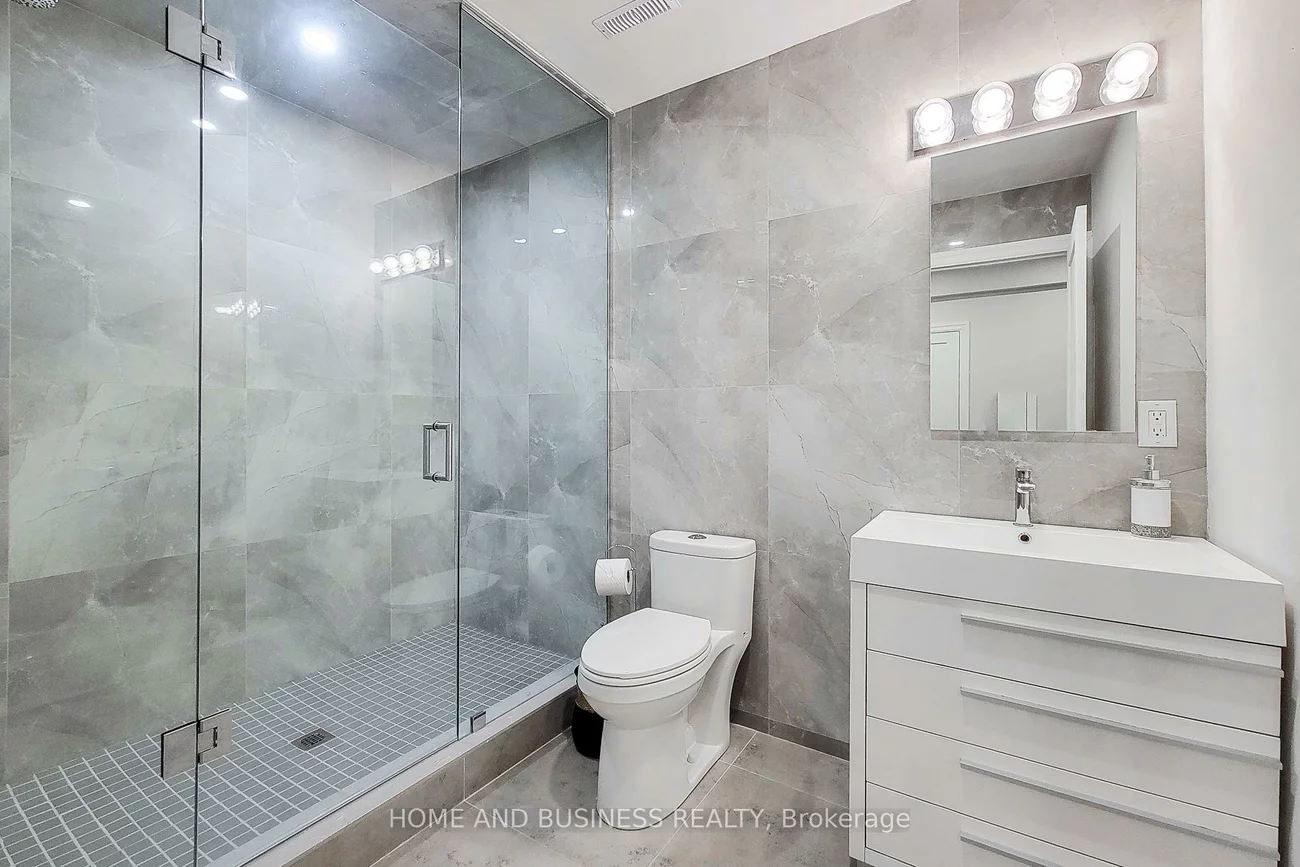 115, Russell, 1003 - CP College Park, Oakville