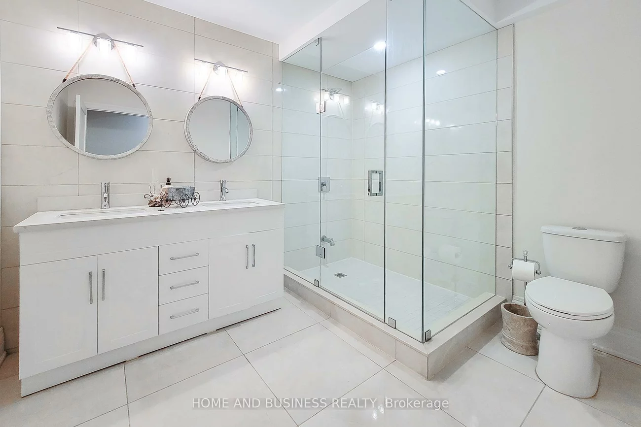 115, Russell, 1003 - CP College Park, Oakville