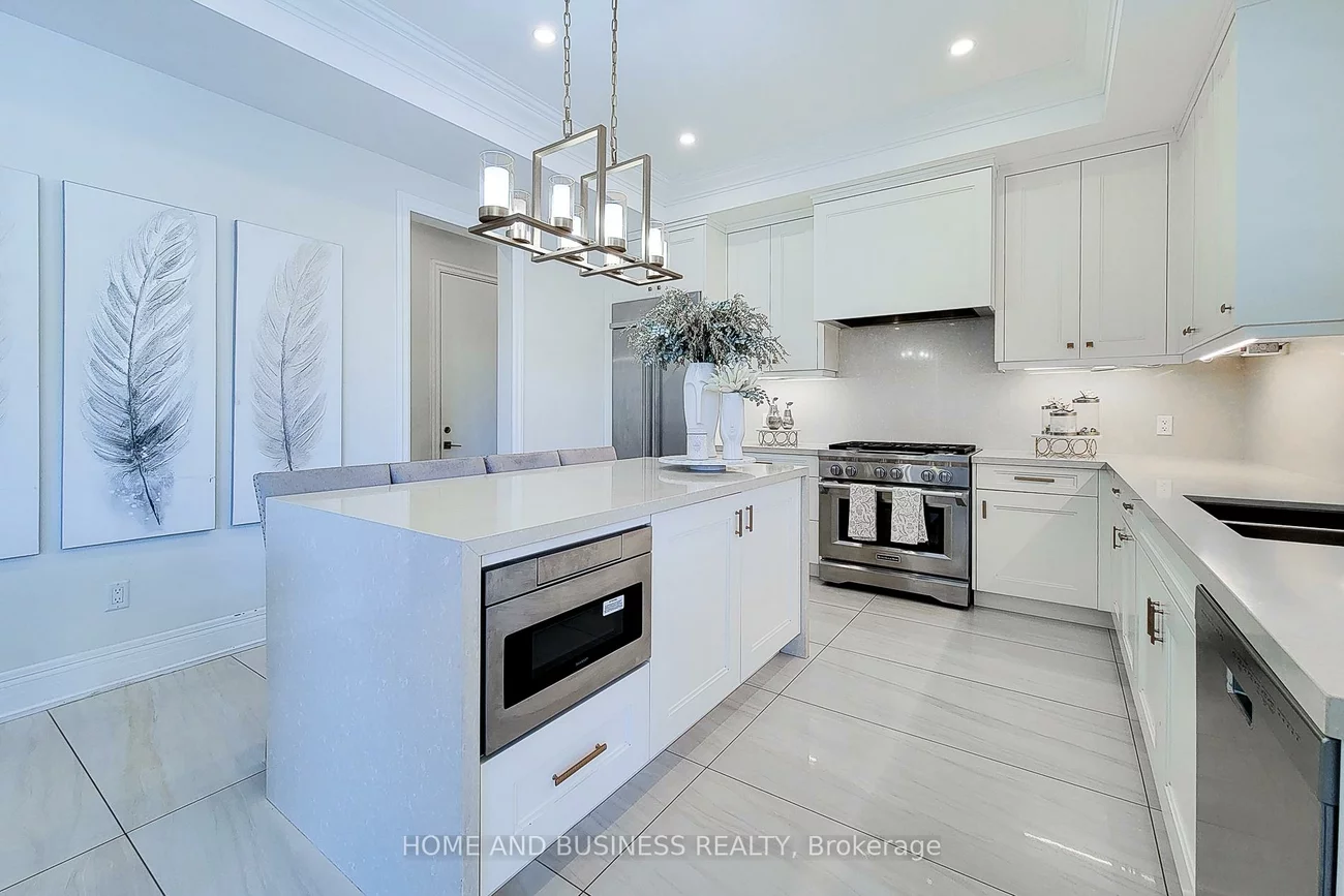 115, Russell, 1003 - CP College Park, Oakville