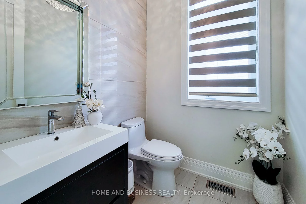 115, Russell, 1003 - CP College Park, Oakville