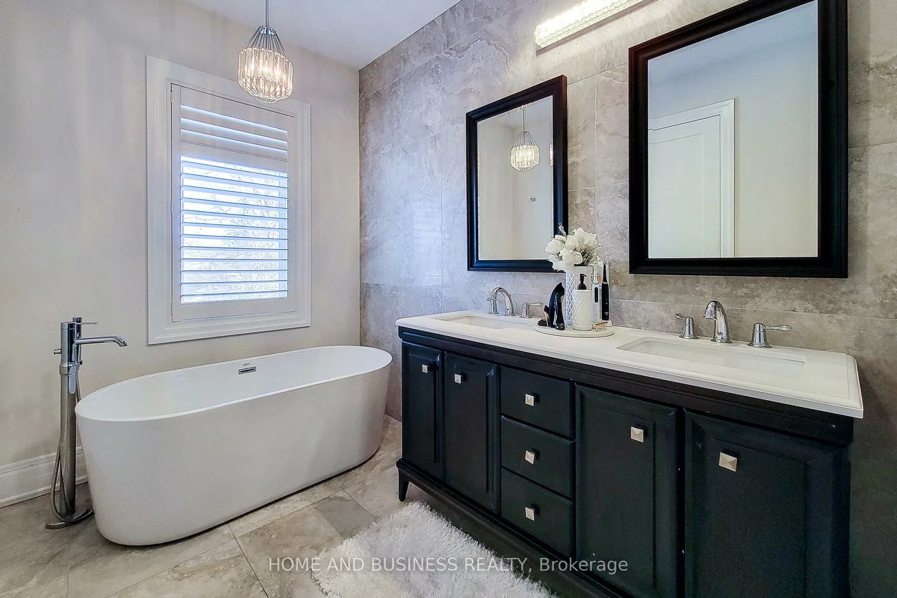 115, Russell, 1003 - CP College Park, Oakville