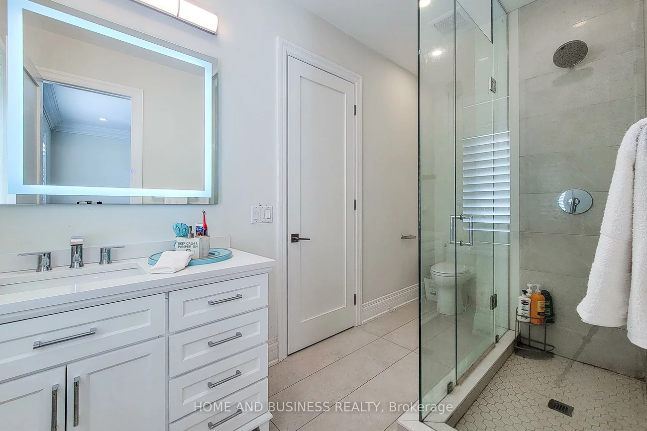 115, Russell, 1003 - CP College Park, Oakville