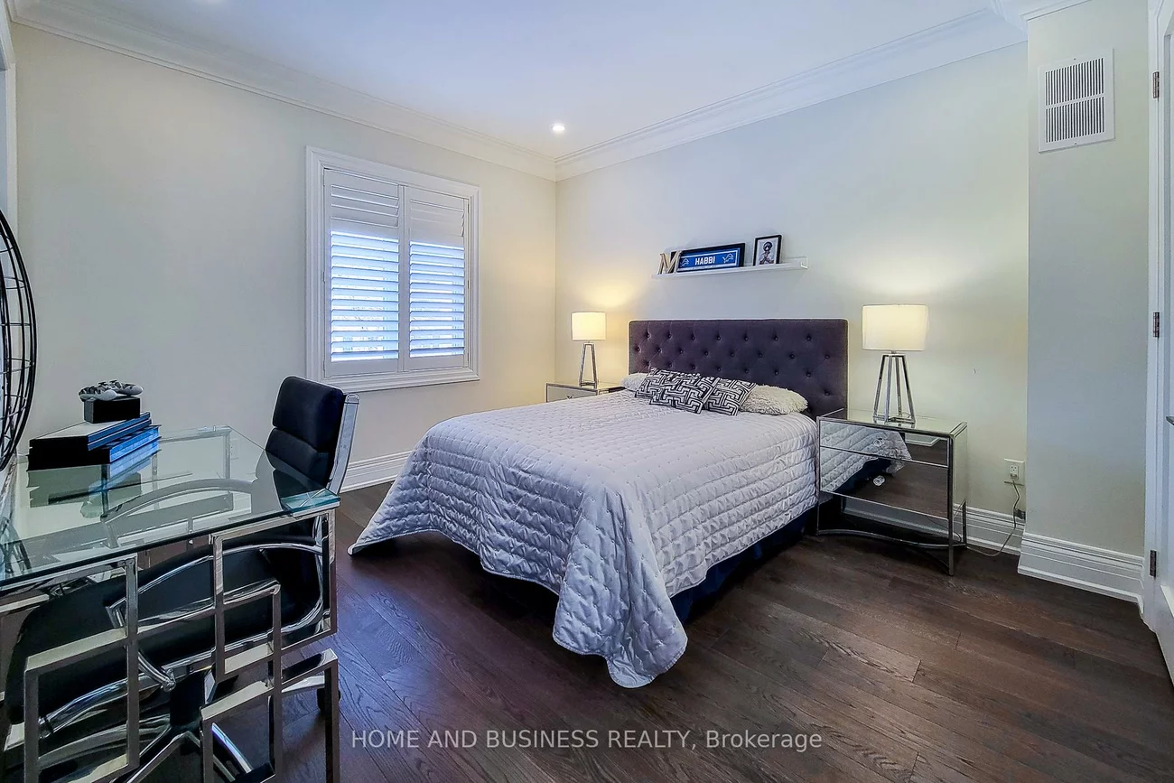 115, Russell, 1003 - CP College Park, Oakville