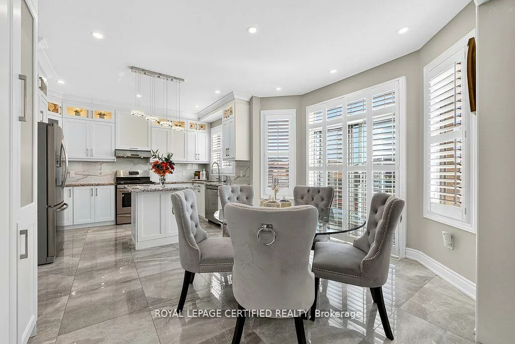 1468, Liverpool, 1022 - WT West Oak Trails, Oakville