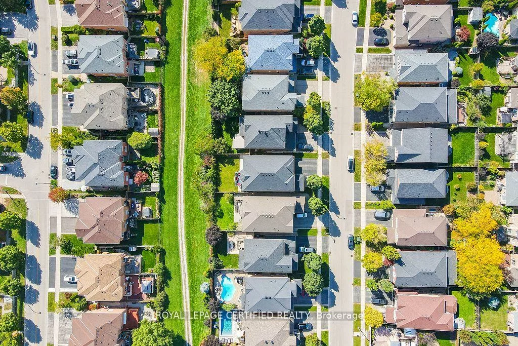 1468, Liverpool, 1022 - WT West Oak Trails, Oakville