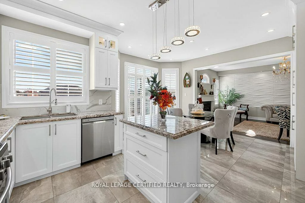 1468, Liverpool, 1022 - WT West Oak Trails, Oakville