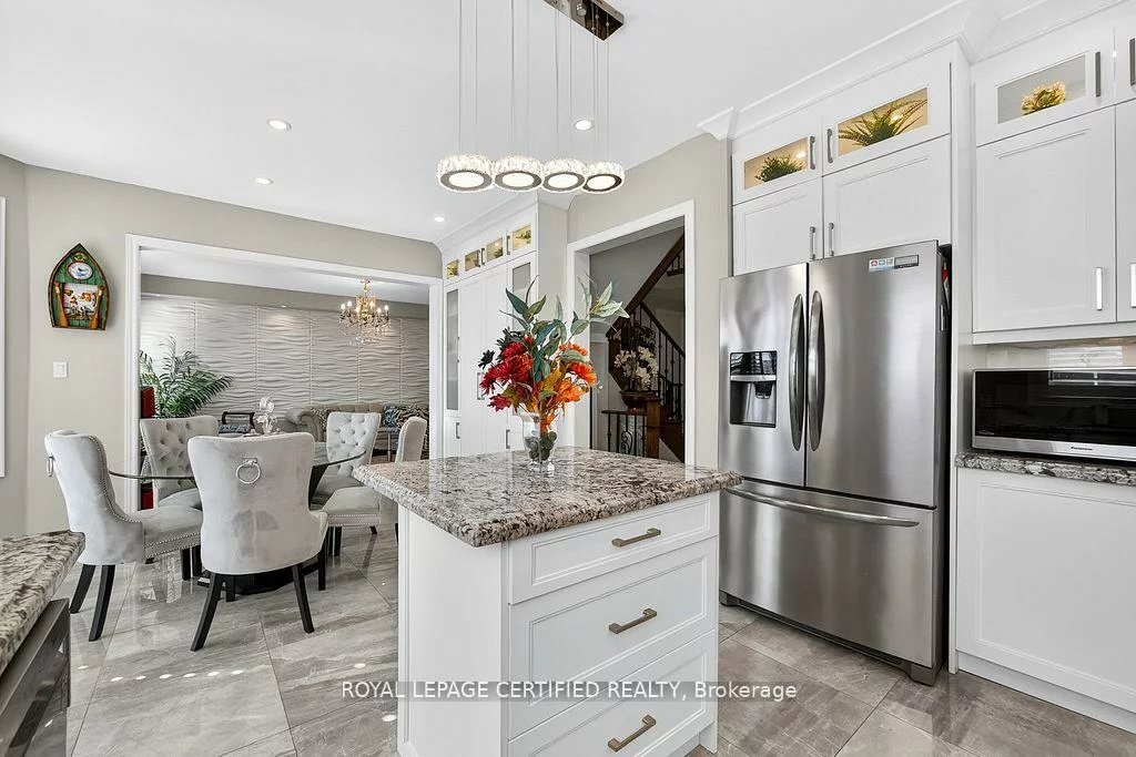 1468, Liverpool, 1022 - WT West Oak Trails, Oakville