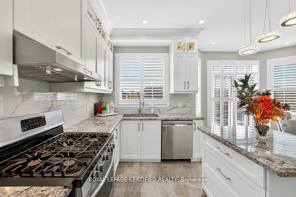 1468, Liverpool, 1022 - WT West Oak Trails, Oakville