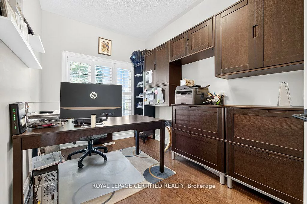 1468, Liverpool, 1022 - WT West Oak Trails, Oakville