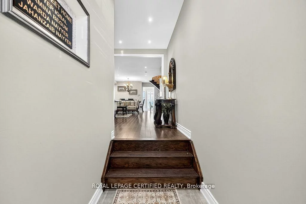 1468, Liverpool, 1022 - WT West Oak Trails, Oakville