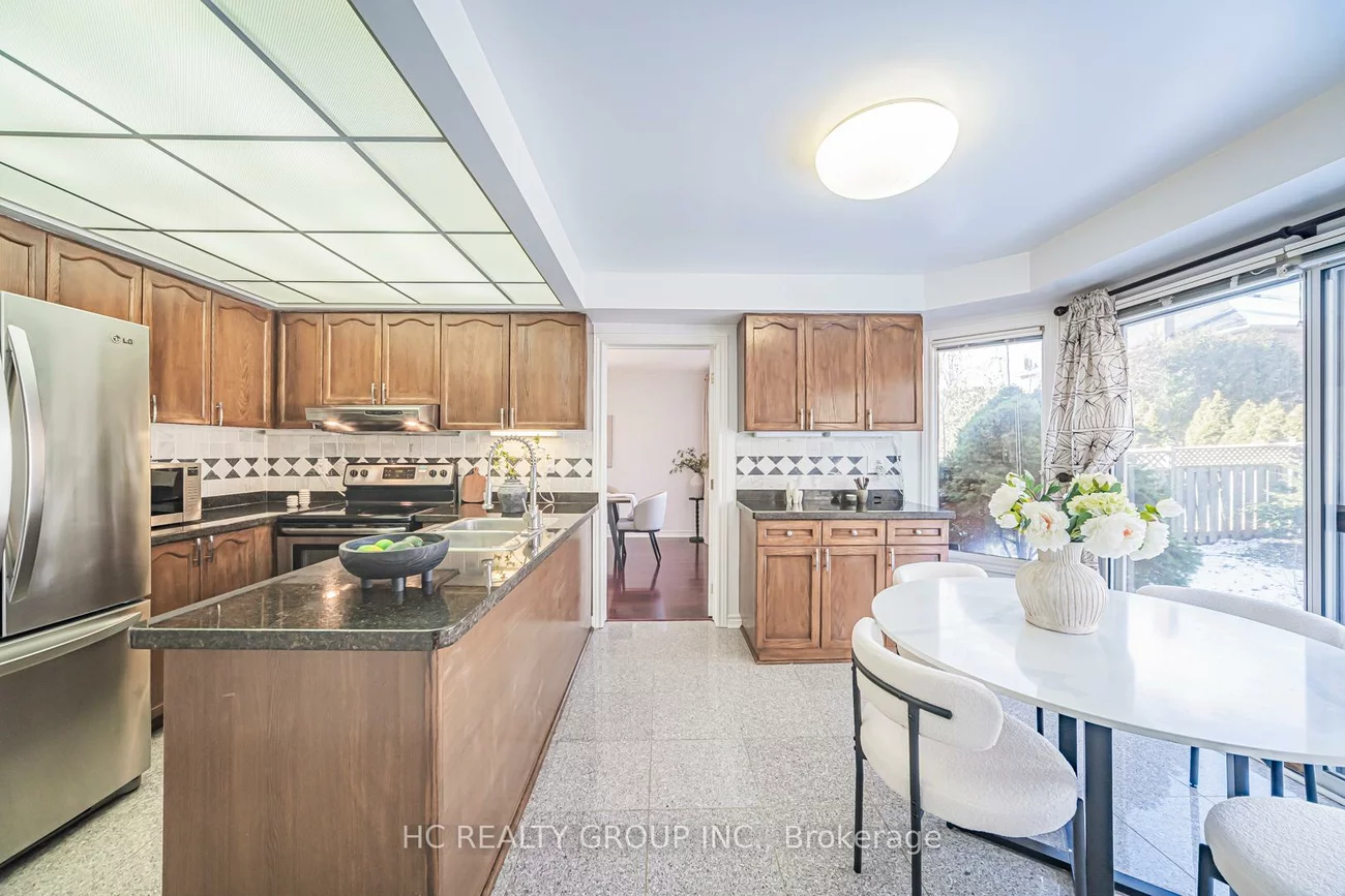 2066, Pineview, 1018 - WC Wedgewood Creek, Oakville