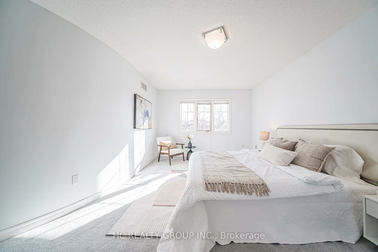 2066, Pineview, 1018 - WC Wedgewood Creek, Oakville