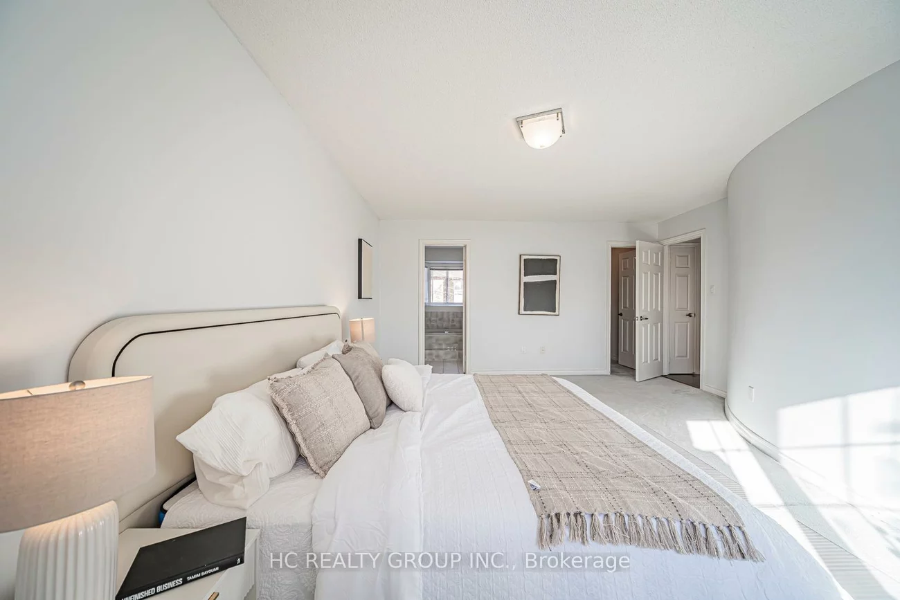 2066, Pineview, 1018 - WC Wedgewood Creek, Oakville