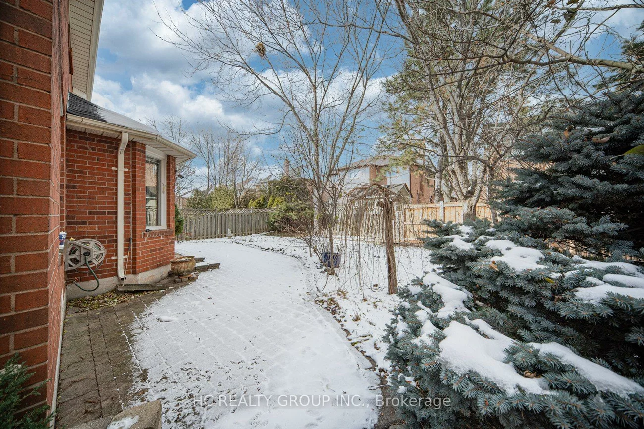 2066, Pineview, 1018 - WC Wedgewood Creek, Oakville