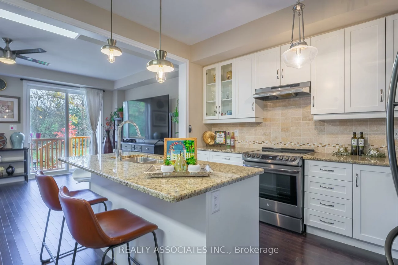 3333, Mockingbird, 1010 - JM Joshua Meadows, Oakville