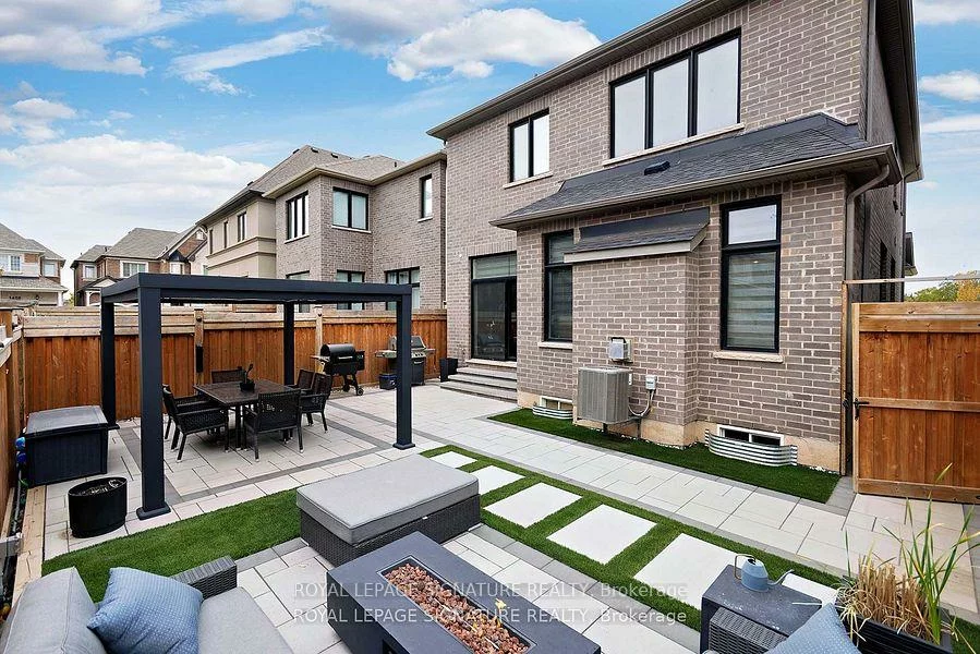 1467, Lakeport, 1010 - JM Joshua Meadows, Oakville