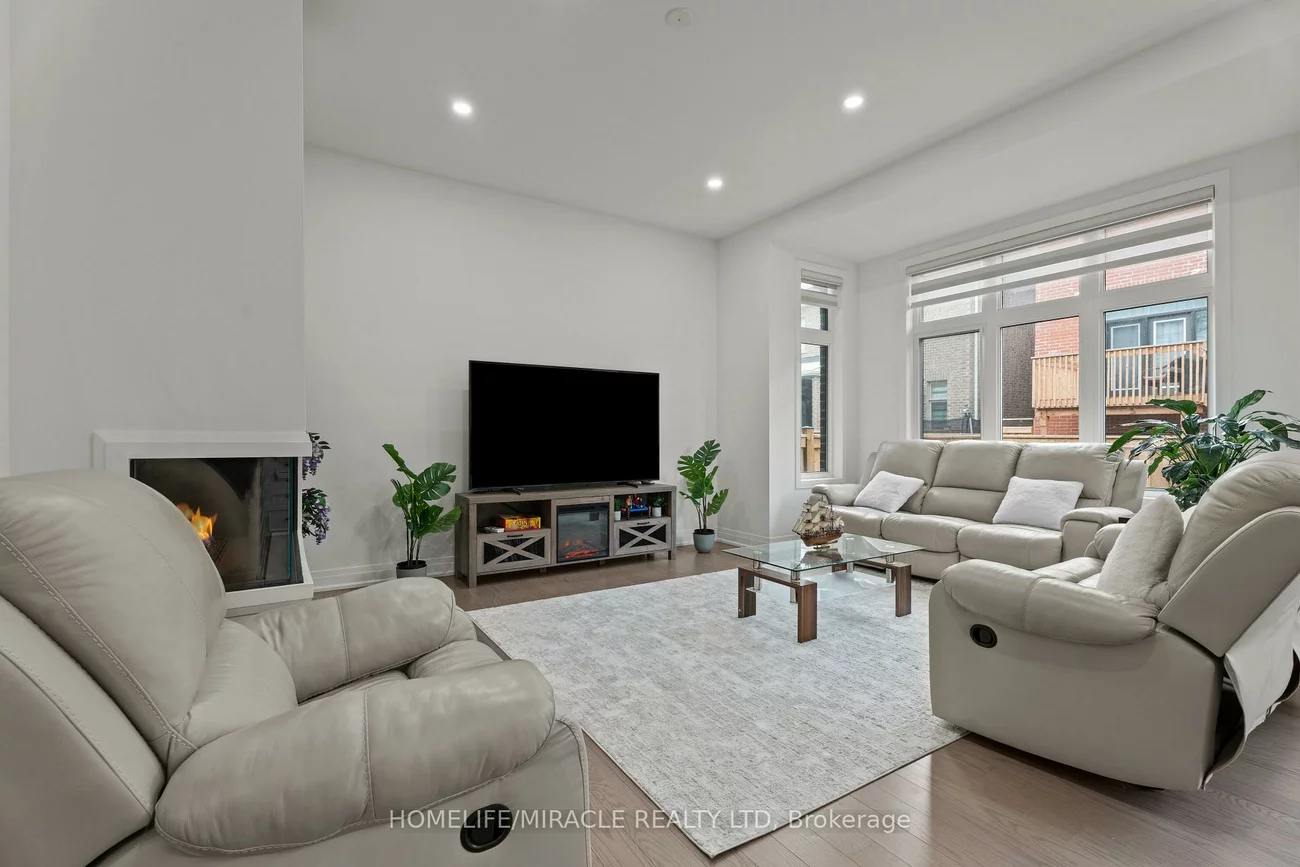 3118, Travertine, 1012 - NW Northwest, Oakville