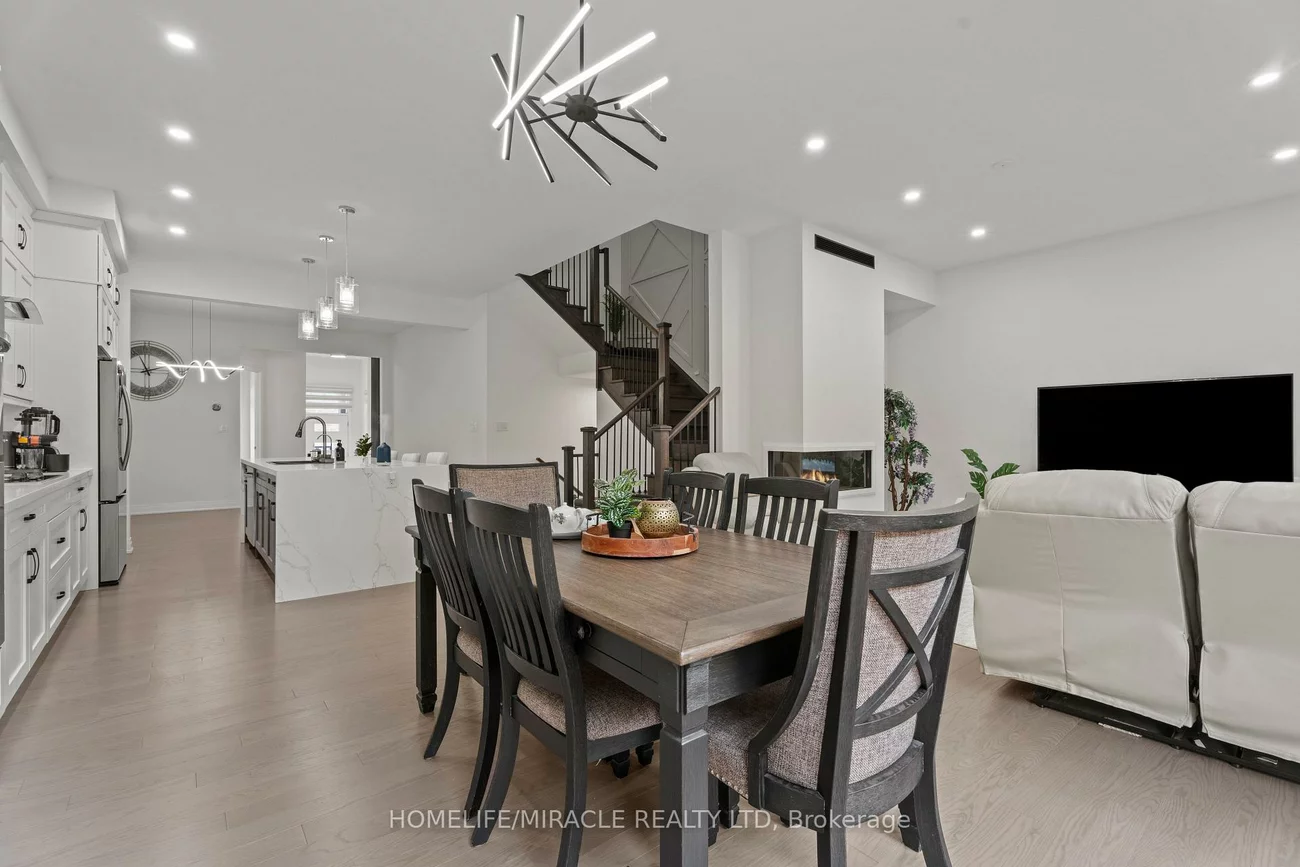 3118, Travertine, 1012 - NW Northwest, Oakville