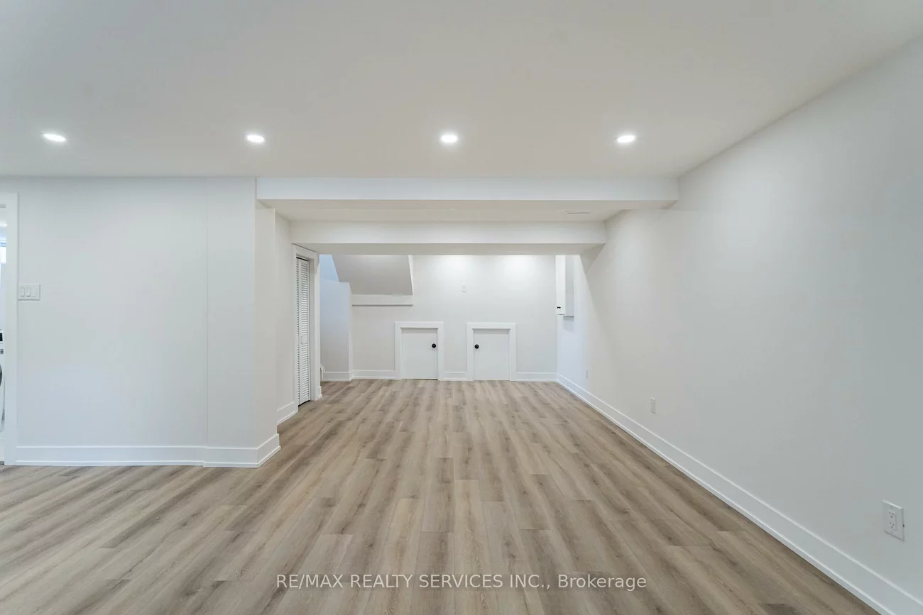 2296, Devon, 1006 - FD Ford, Oakville