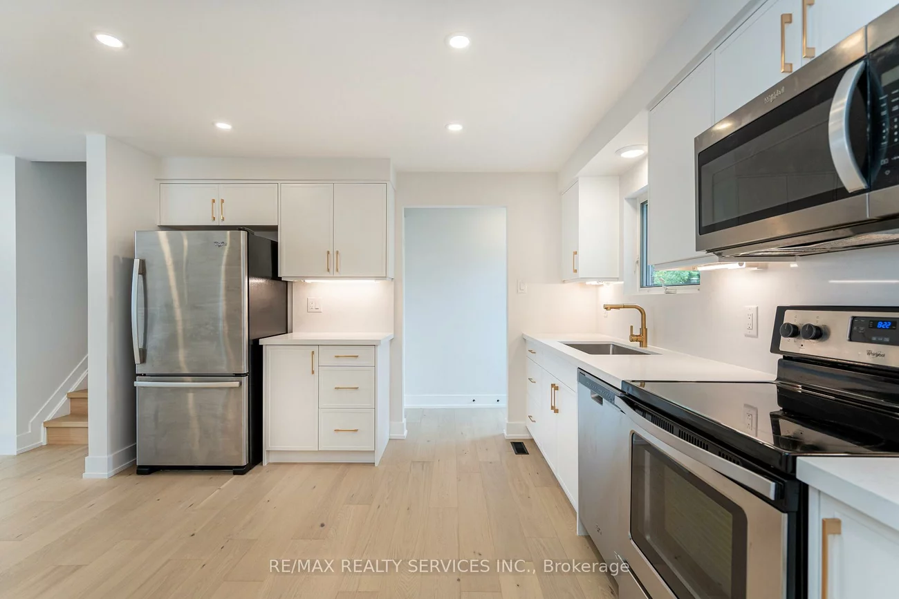 2296, Devon, 1006 - FD Ford, Oakville