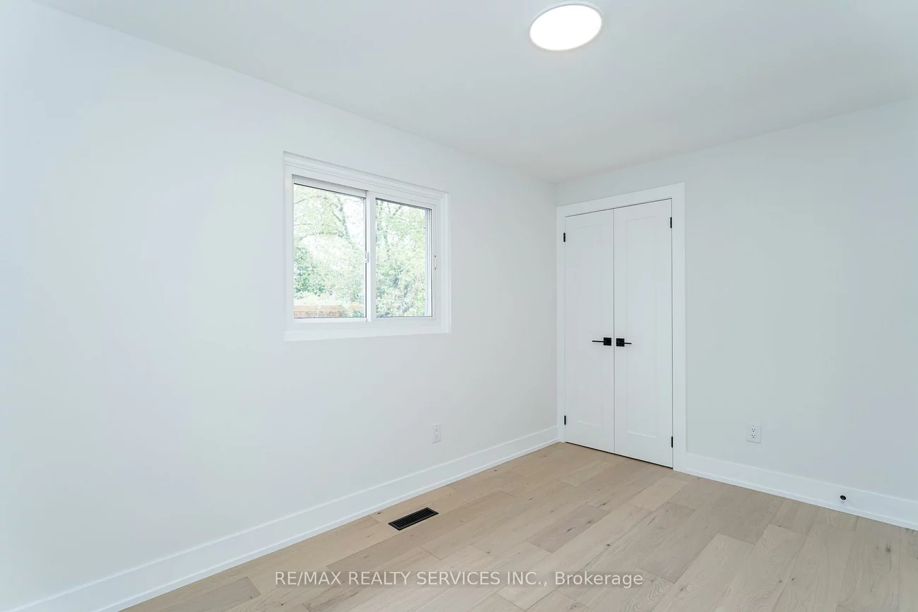 2296, Devon, 1006 - FD Ford, Oakville