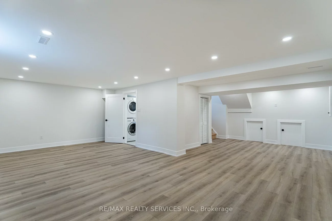 2296, Devon, 1006 - FD Ford, Oakville