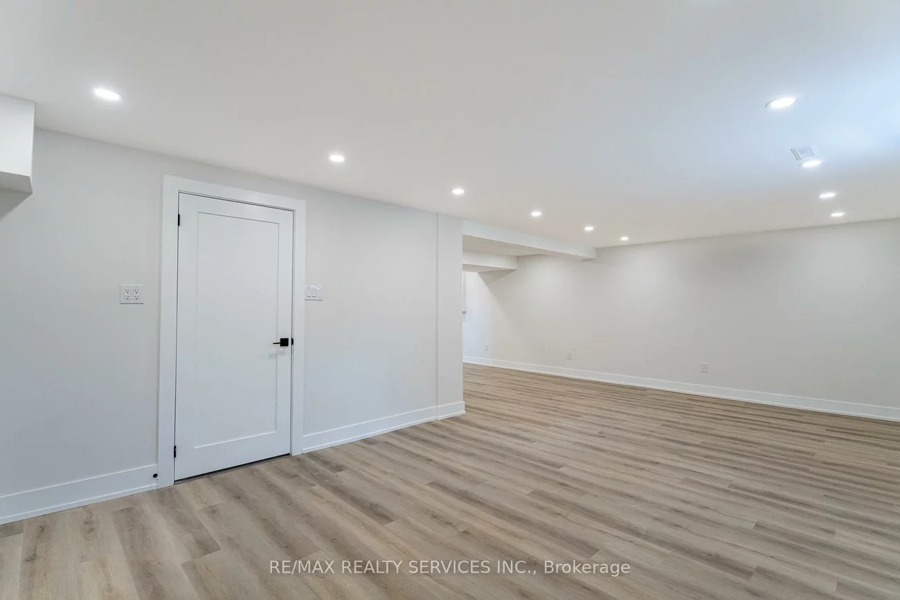 2296, Devon, 1006 - FD Ford, Oakville