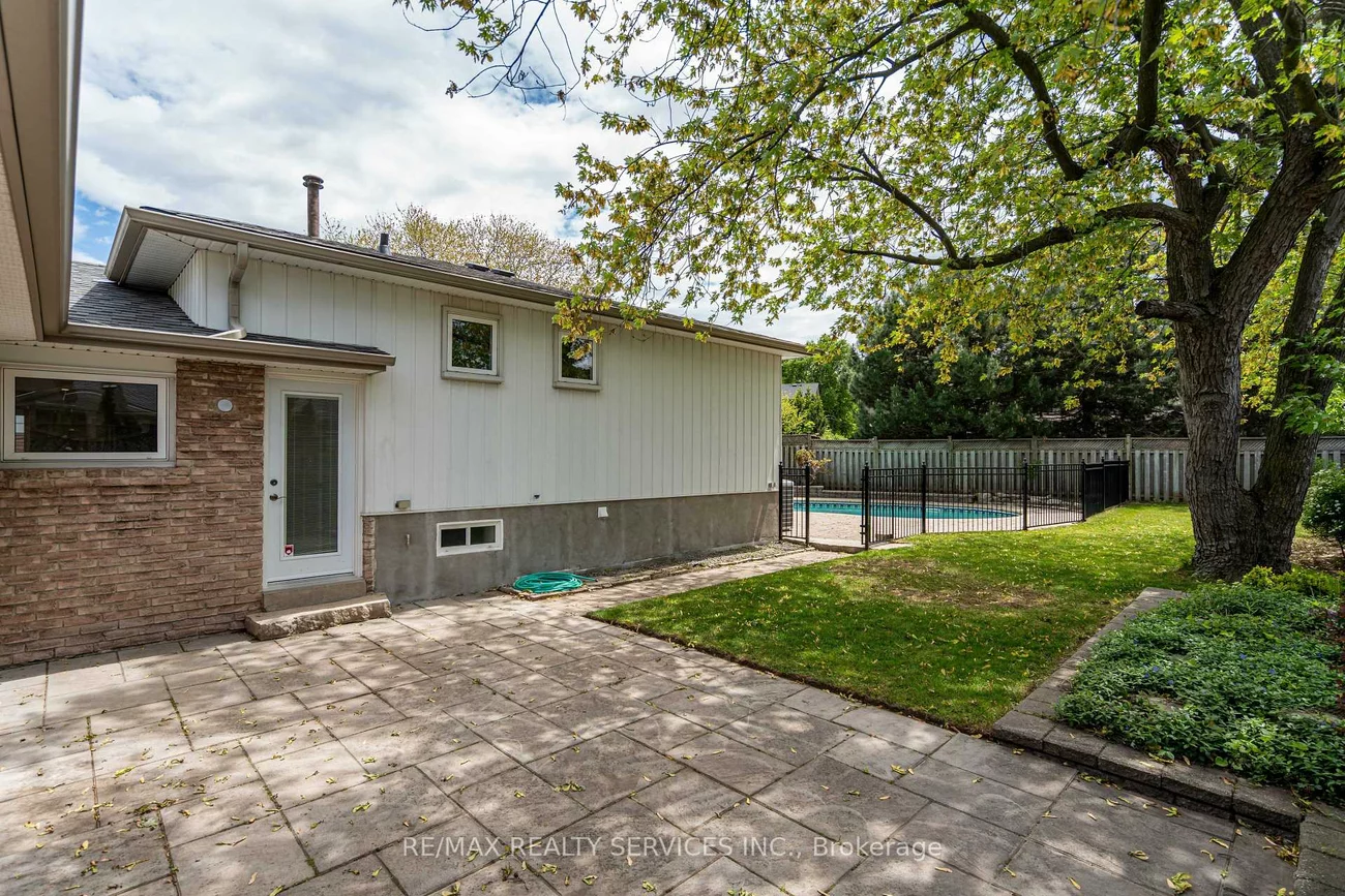 2296, Devon, 1006 - FD Ford, Oakville