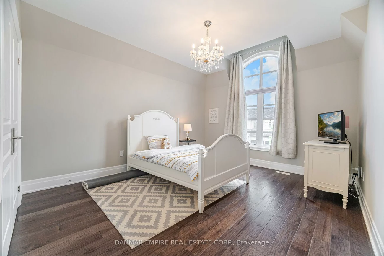 386, Tudor, 1020 - WO West, Oakville