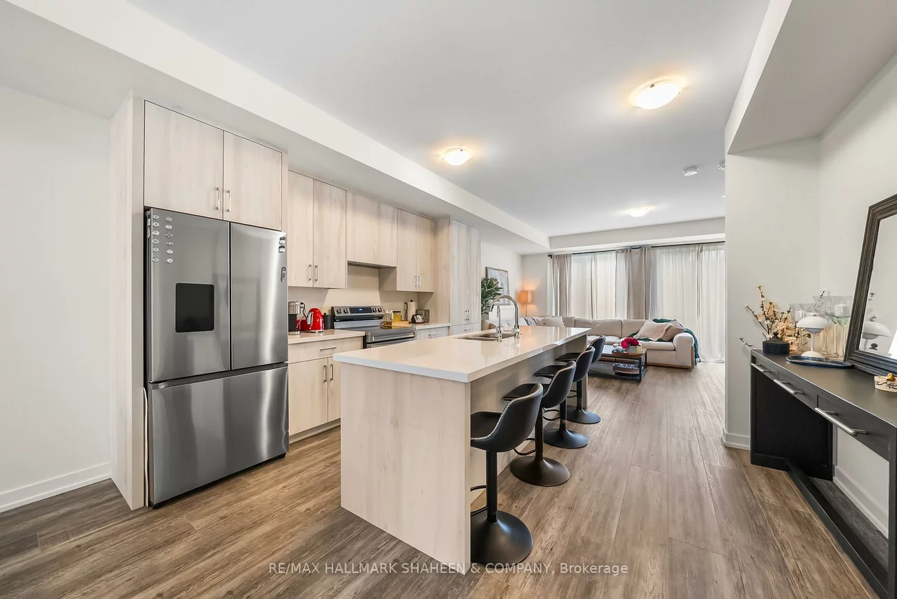 1330, Kaniv, 1012 - NW Northwest, Oakville
