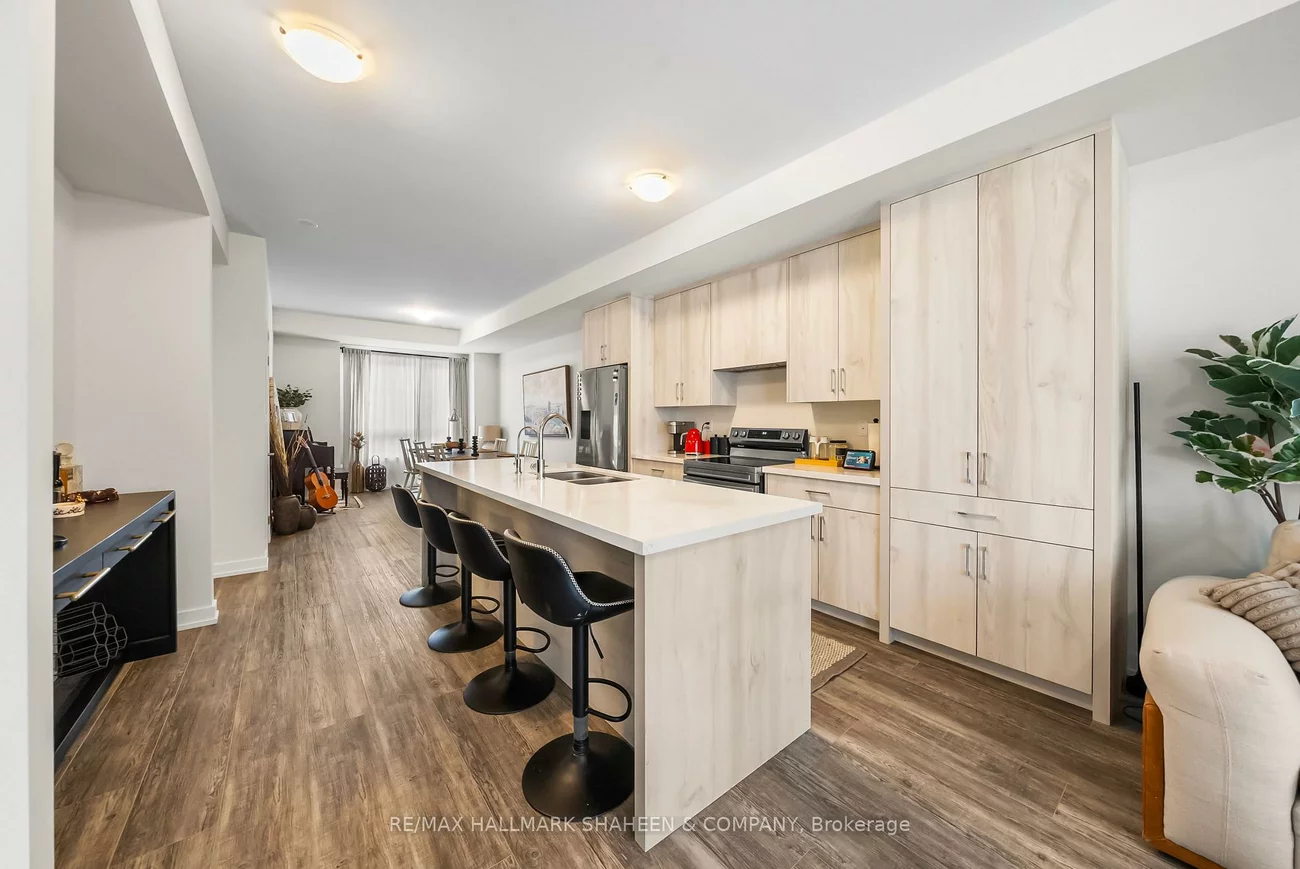 1330, Kaniv, 1012 - NW Northwest, Oakville
