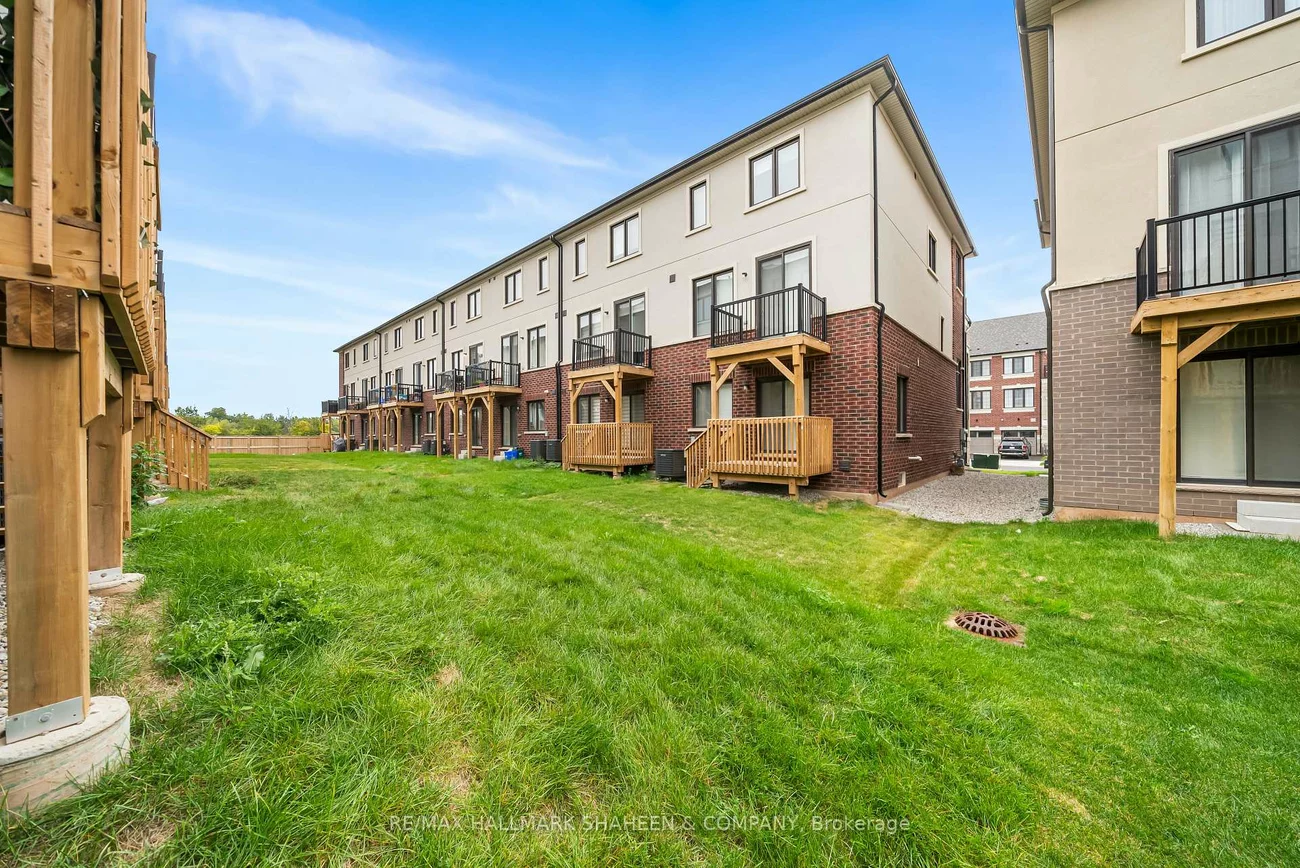 1330, Kaniv, 1012 - NW Northwest, Oakville