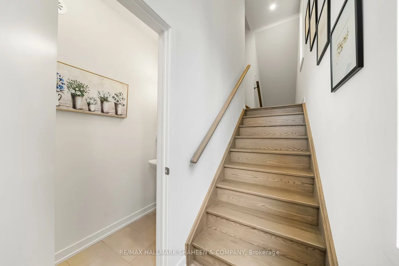 1330, Kaniv, 1012 - NW Northwest, Oakville