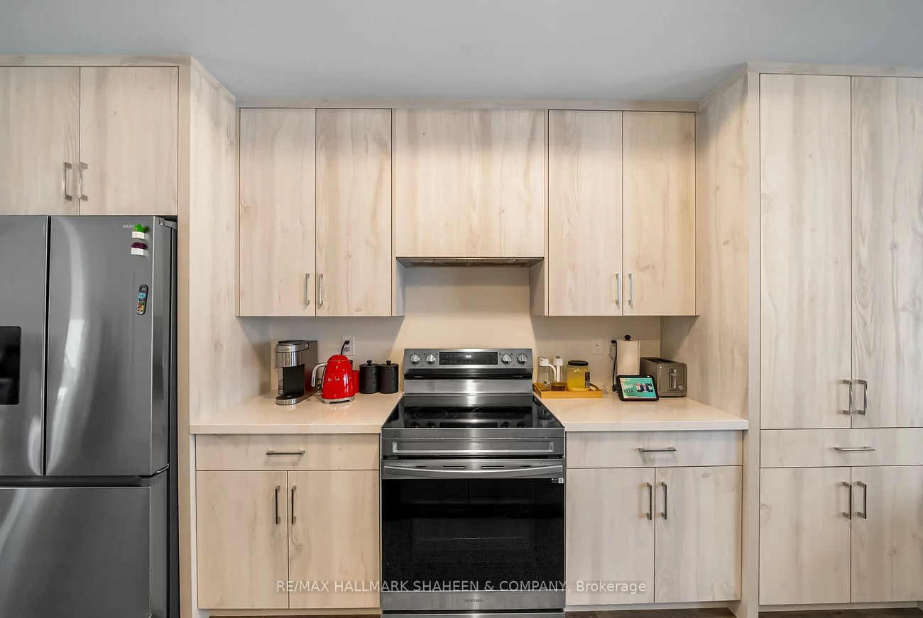 1330, Kaniv, 1012 - NW Northwest, Oakville