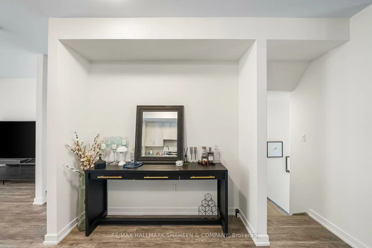 1330, Kaniv, 1012 - NW Northwest, Oakville