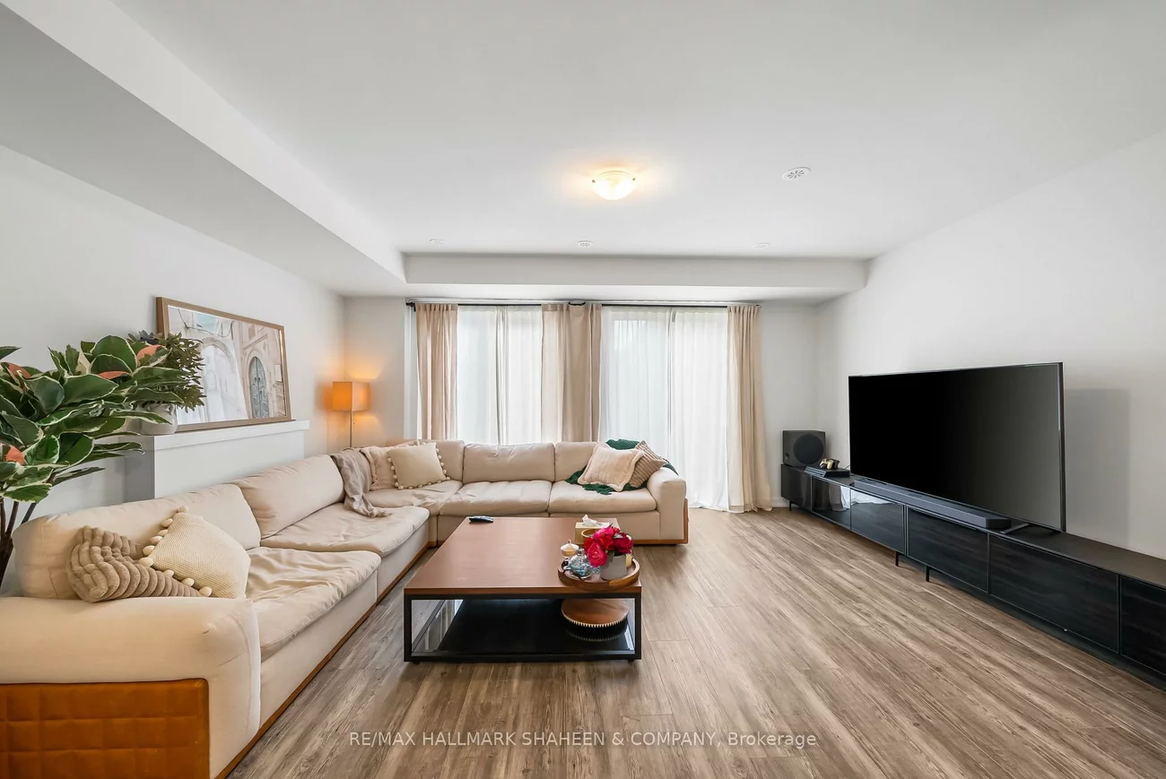 1330, Kaniv, 1012 - NW Northwest, Oakville