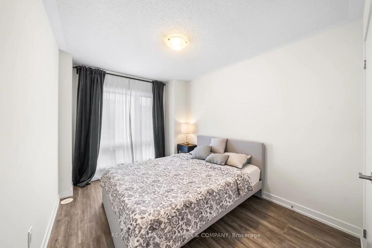 1330, Kaniv, 1012 - NW Northwest, Oakville