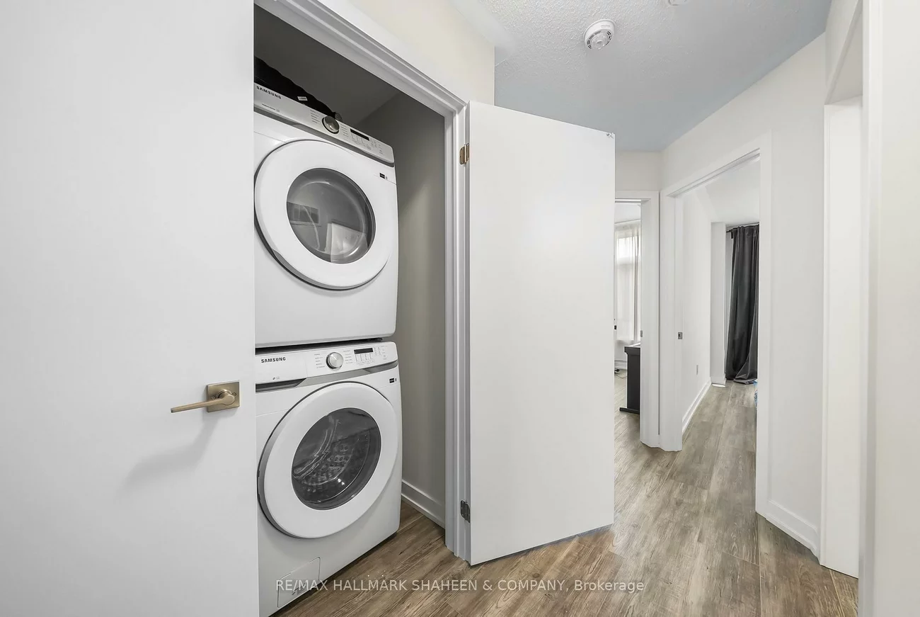 1330, Kaniv, 1012 - NW Northwest, Oakville