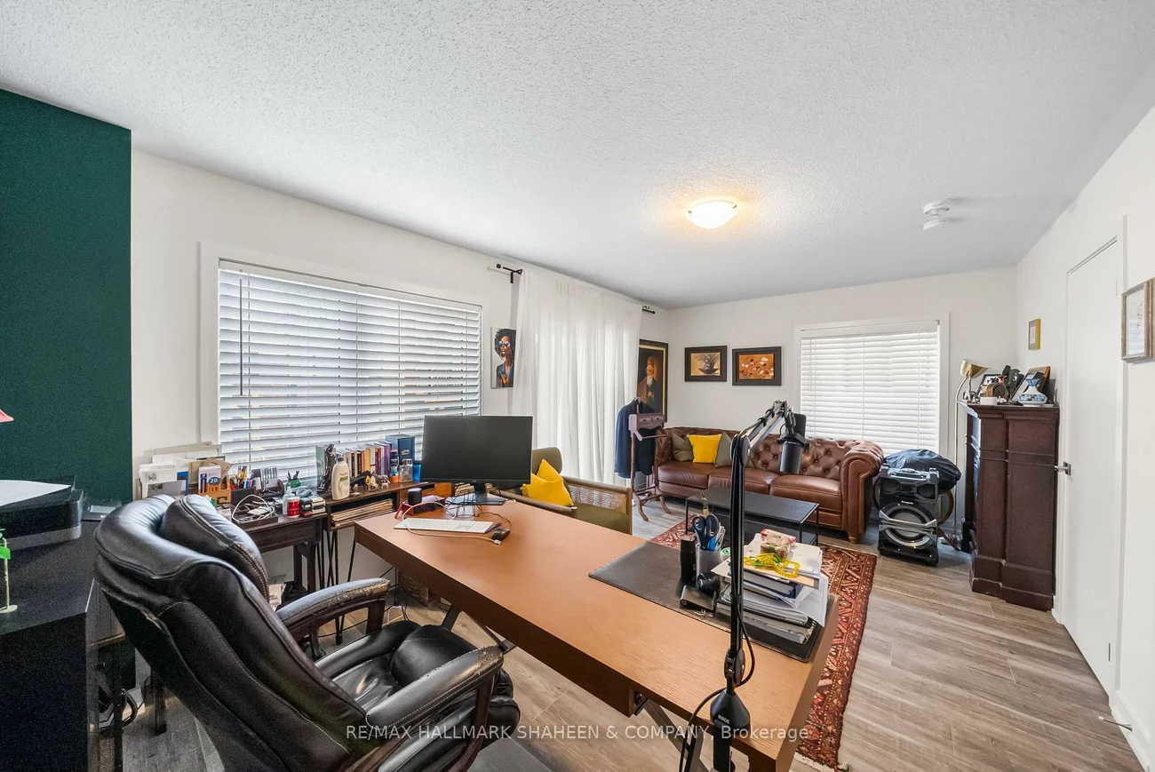 1330, Kaniv, 1012 - NW Northwest, Oakville