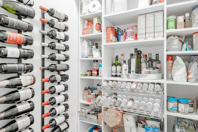 142, Rebecca, 1002 - CO Central, Oakville