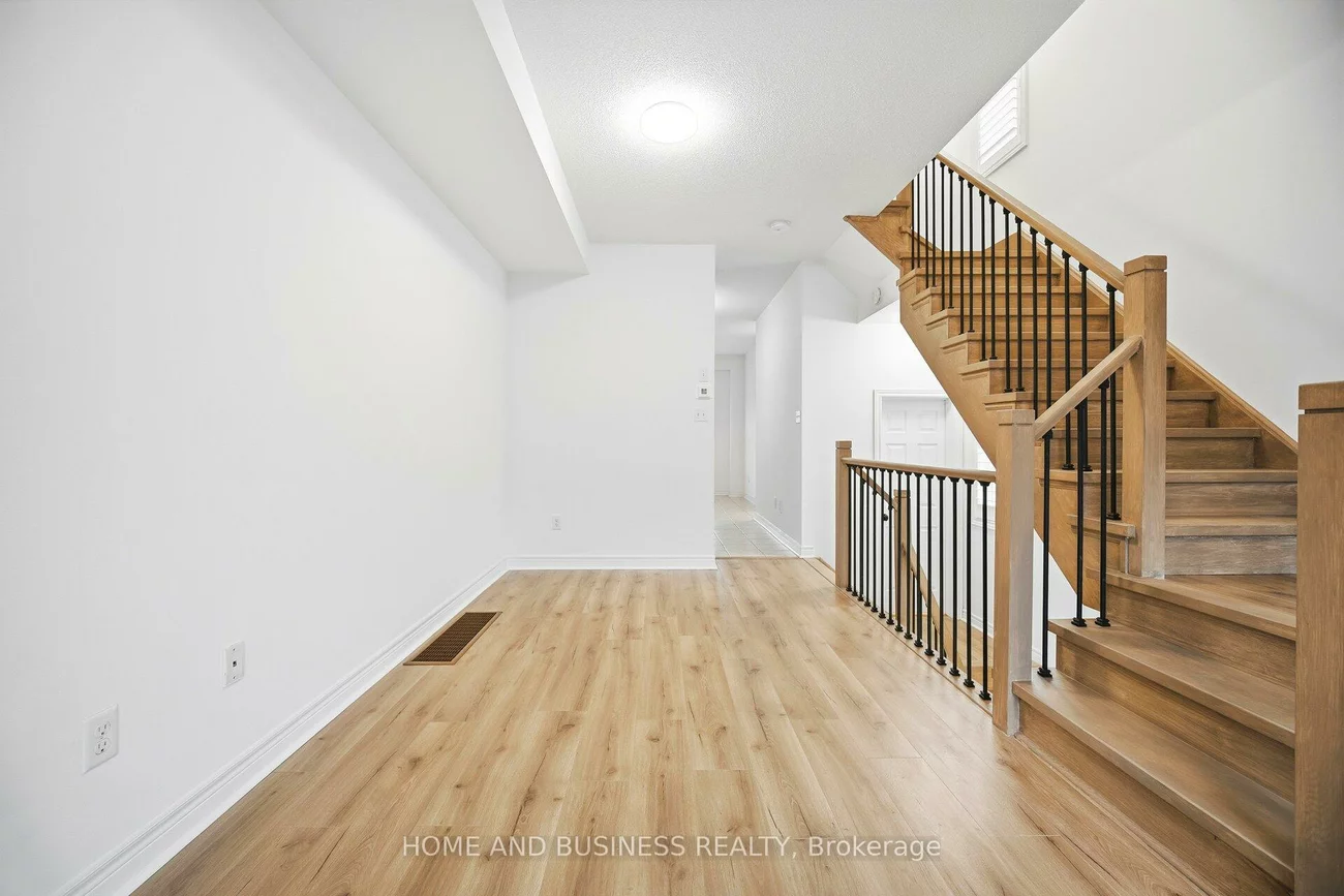 2410, Woodstock, 1019 - WM Westmount, Oakville