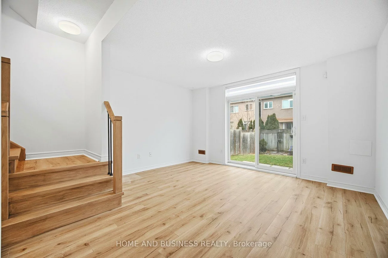 2410, Woodstock, 1019 - WM Westmount, Oakville