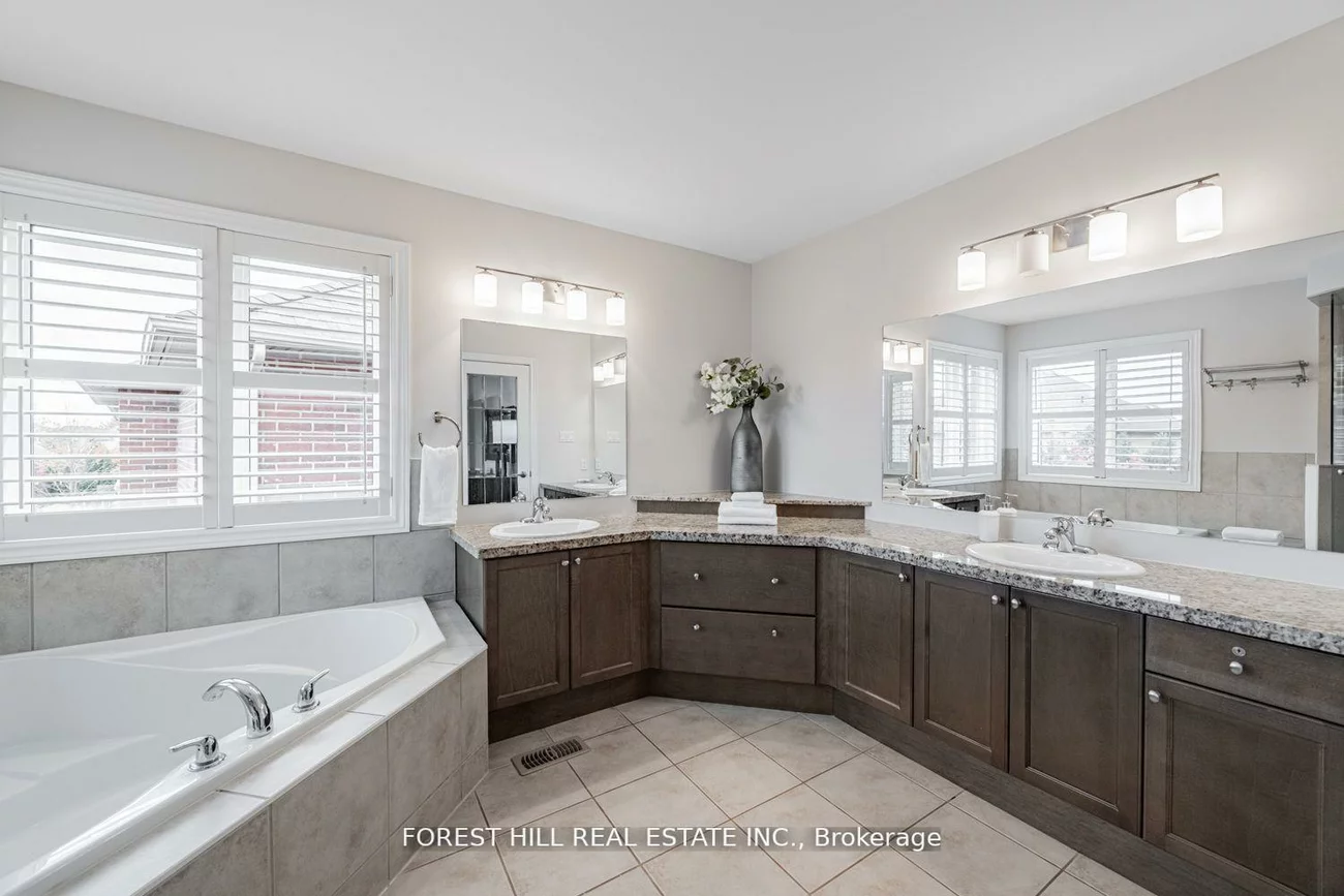 231, Butterfly, 1001 - BR Bronte, Oakville