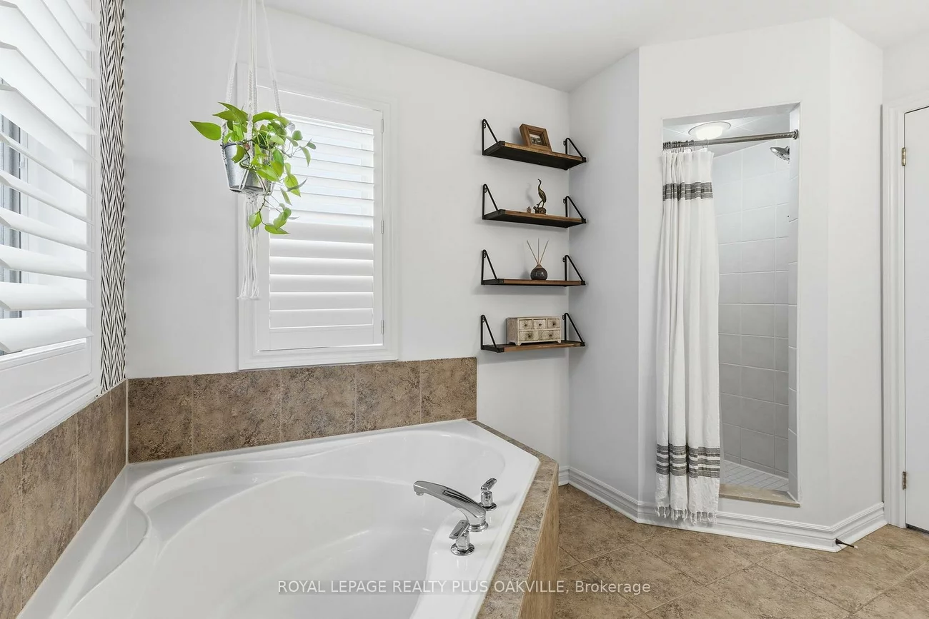 2249, Woodcrest, 1019 - WM Westmount, Oakville