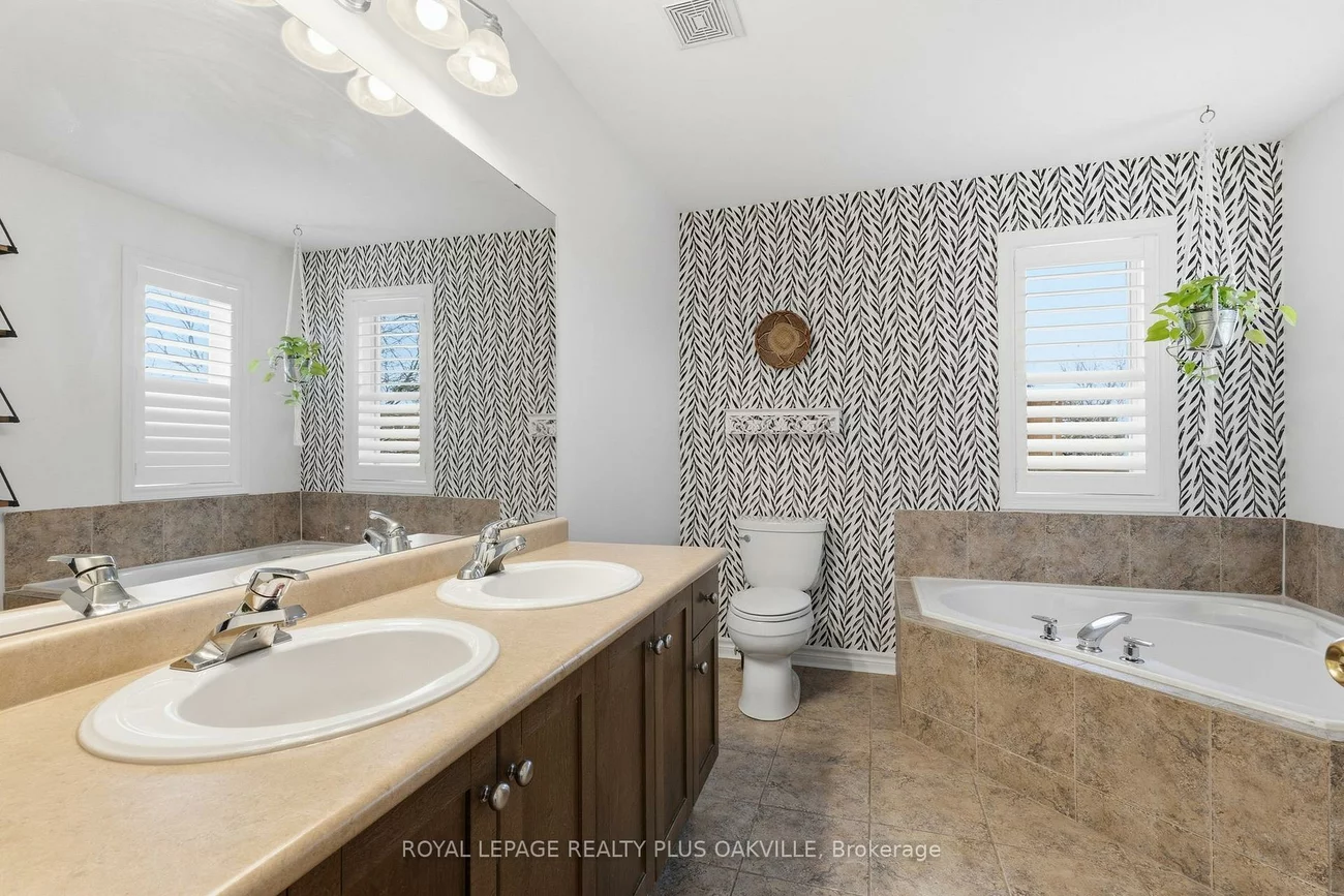 2249, Woodcrest, 1019 - WM Westmount, Oakville