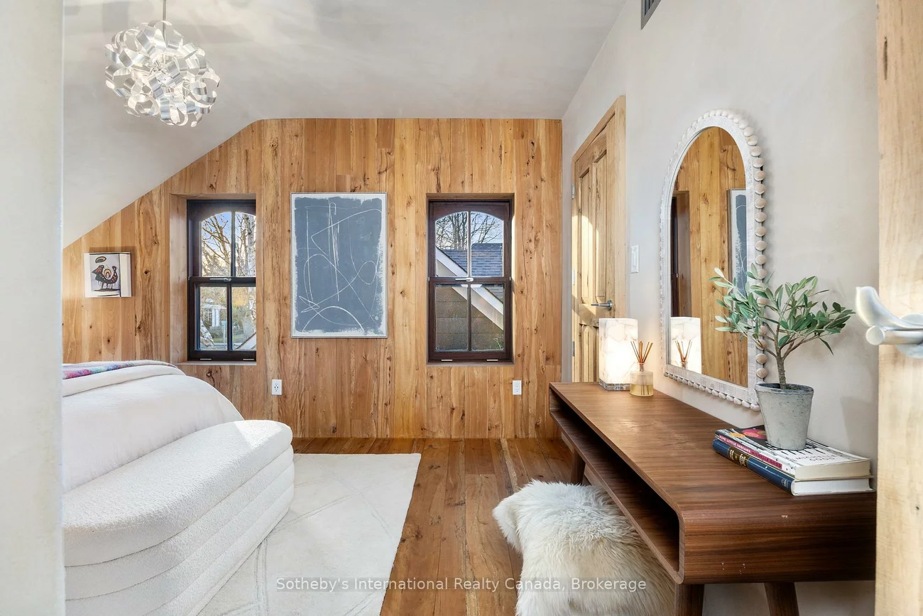 55, Chisholm, 1002 - CO Central, Oakville