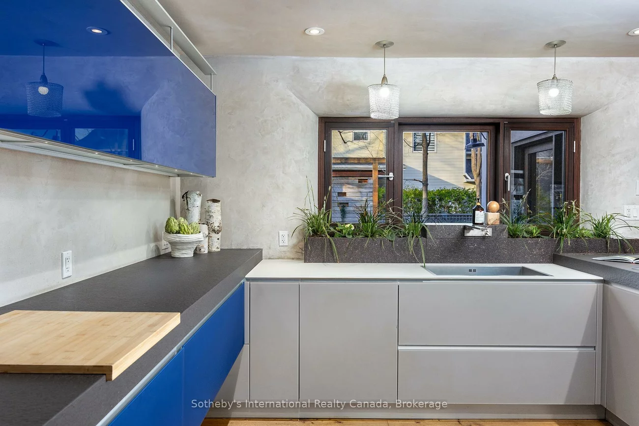 55, Chisholm, 1002 - CO Central, Oakville