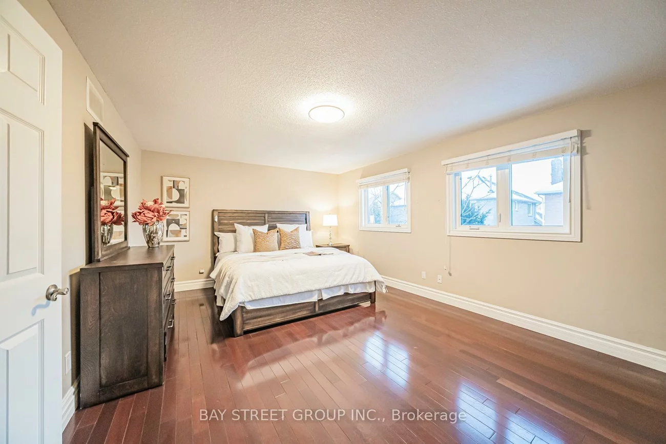 2167, Castlefield, 1015 - RO River Oaks, Oakville