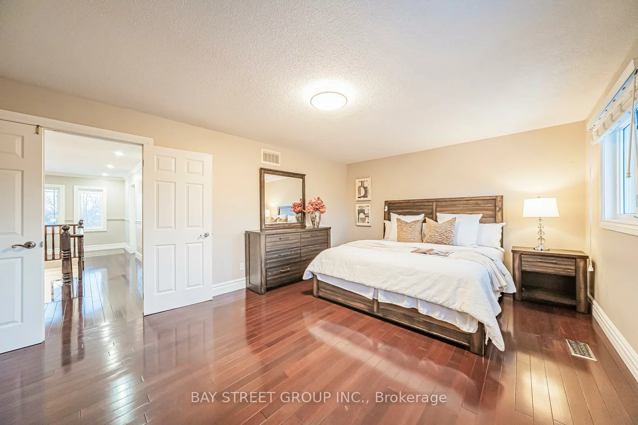 2167, Castlefield, 1015 - RO River Oaks, Oakville