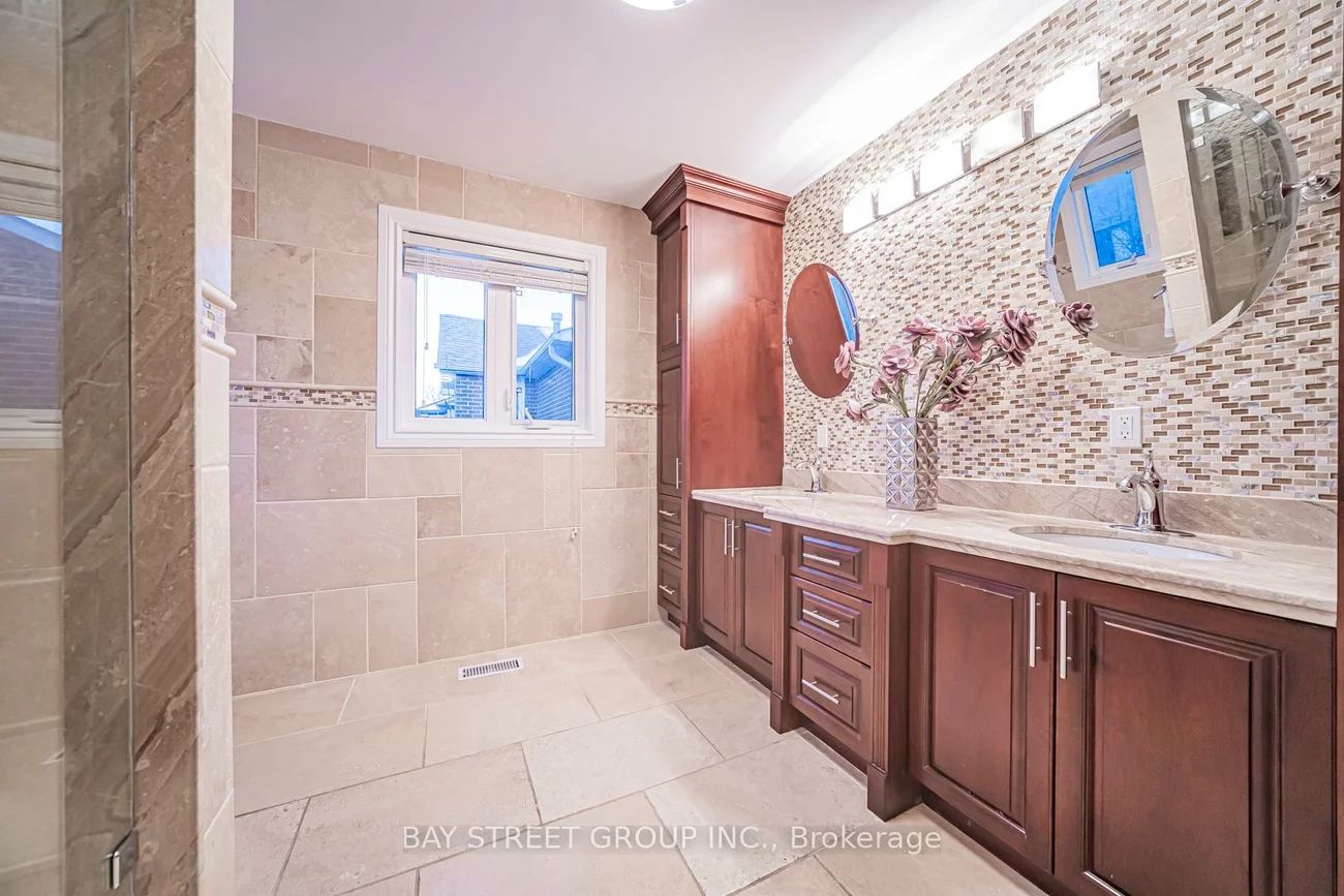 2167, Castlefield, 1015 - RO River Oaks, Oakville